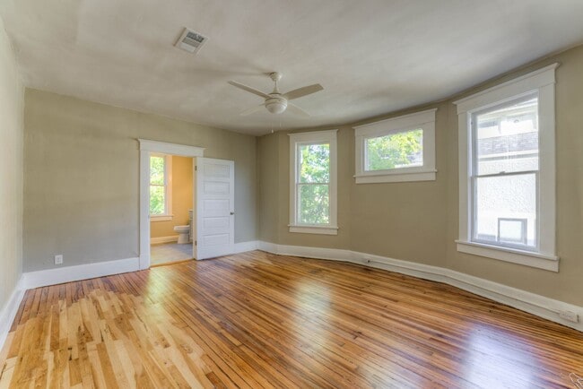 Building Photo - Crosstown home - rent reduced plus 1/2 off...