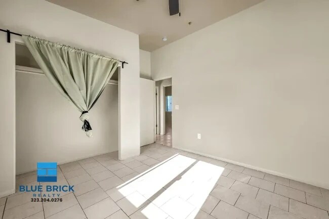 Building Photo - 5869 S Figueroa St