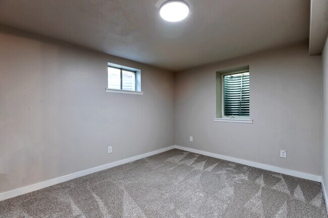 Second basement bedroom w/ egress - 10 S Busch Ln