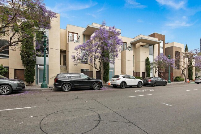 Building Photo - Lusso Lofts - Live work Town-home