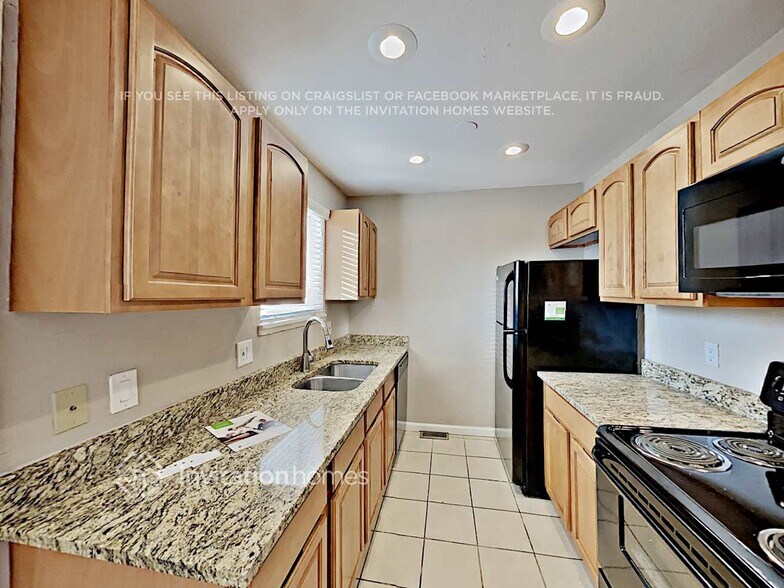 Building Photo - 4880 S Quintero St