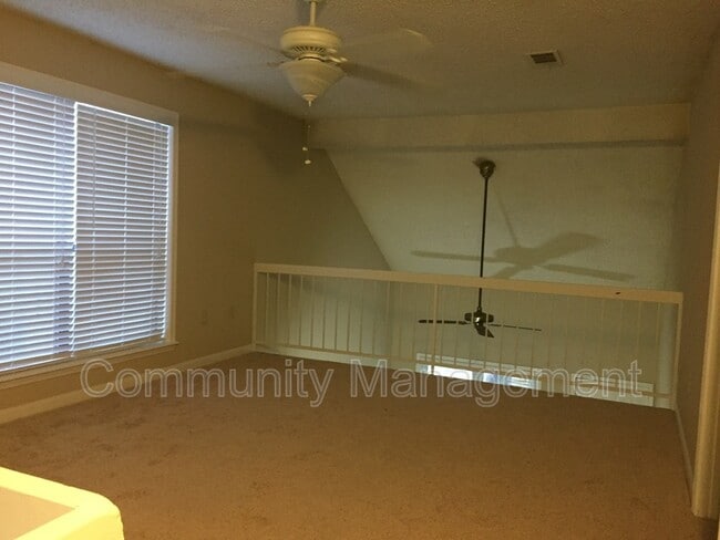 Building Photo - 1540 Sharlo Ave
