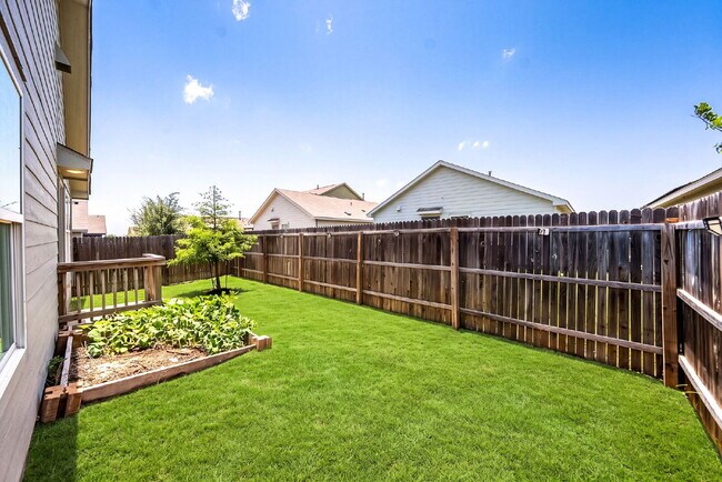 Building Photo - UP TO 1 MONTH FREE RENT!!! No Stairs, No Carpet, No Compromises.