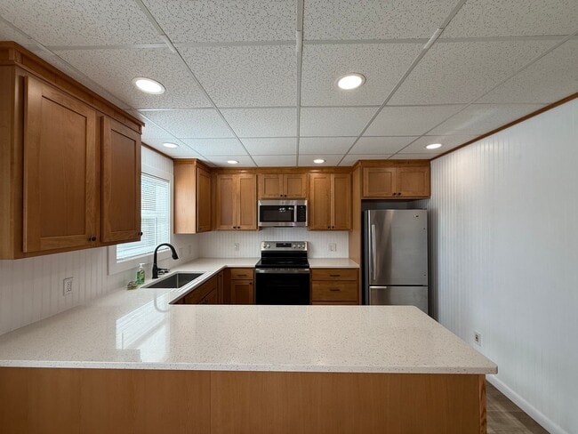 Building Photo - Three Bedroom, One and half bathroom, Attached Two Car Garage, Central Air!