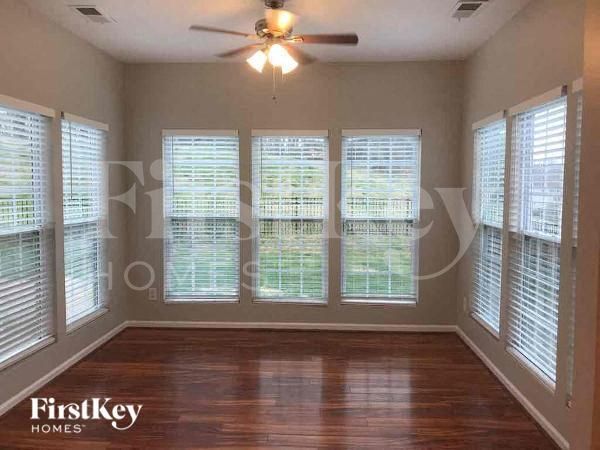 Building Photo - 6004 Springs St