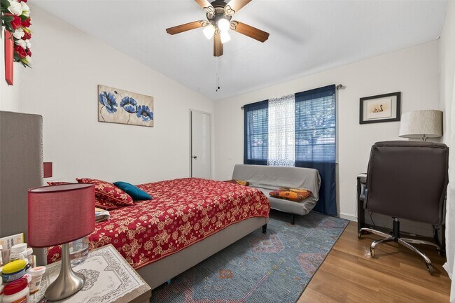 Building Photo - 10423 Permian Dr