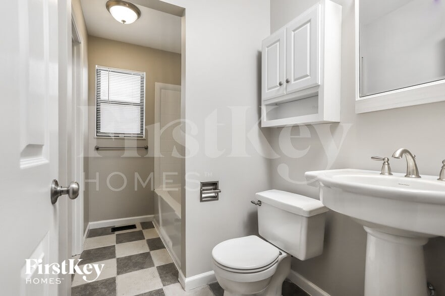 Building Photo - 221 Brookmont Farm Ct