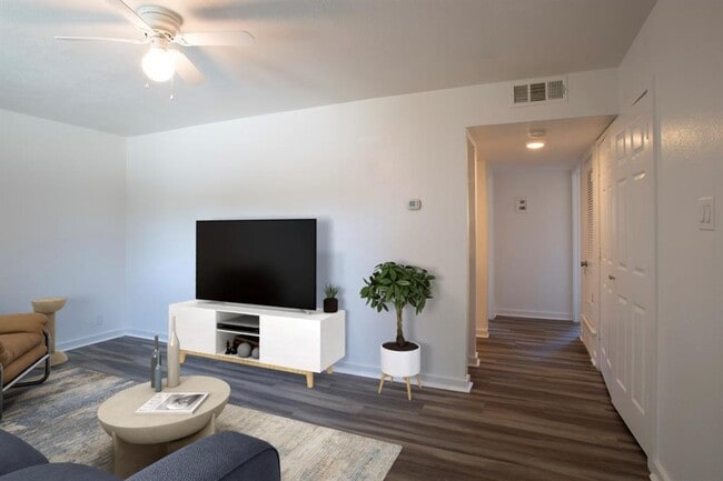 Building Photo - 7945 Gault St