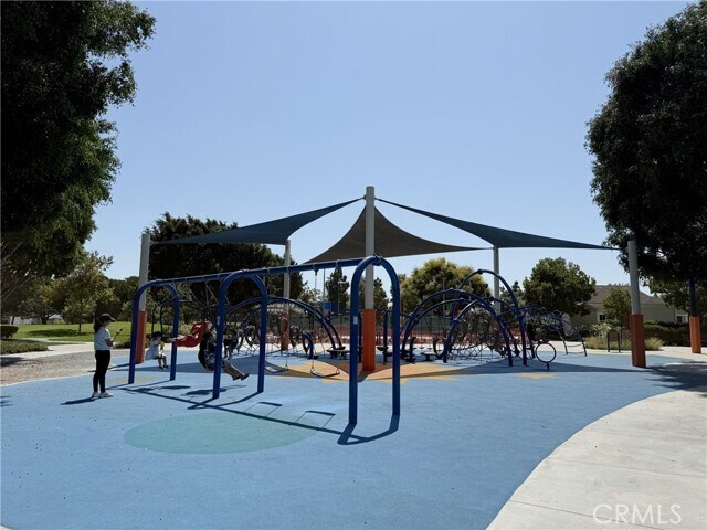 Building Photo - 424 Silk Tree