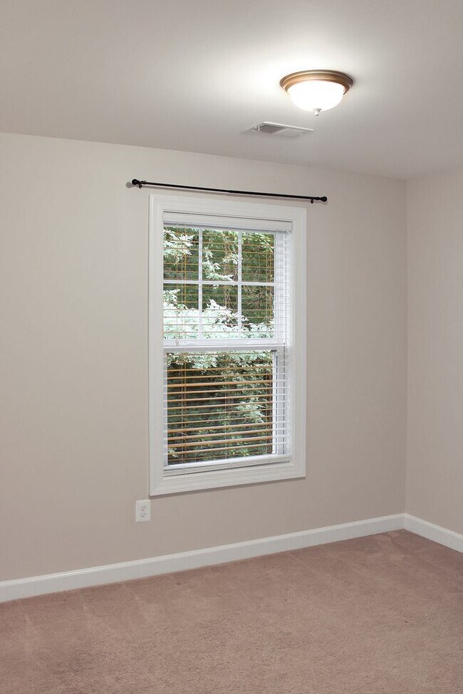 Building Photo - 1616 Kempton Pl