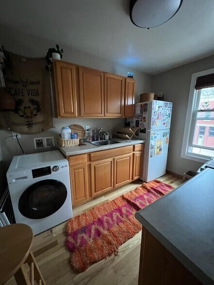 Primary Photo - 915 W 5th St