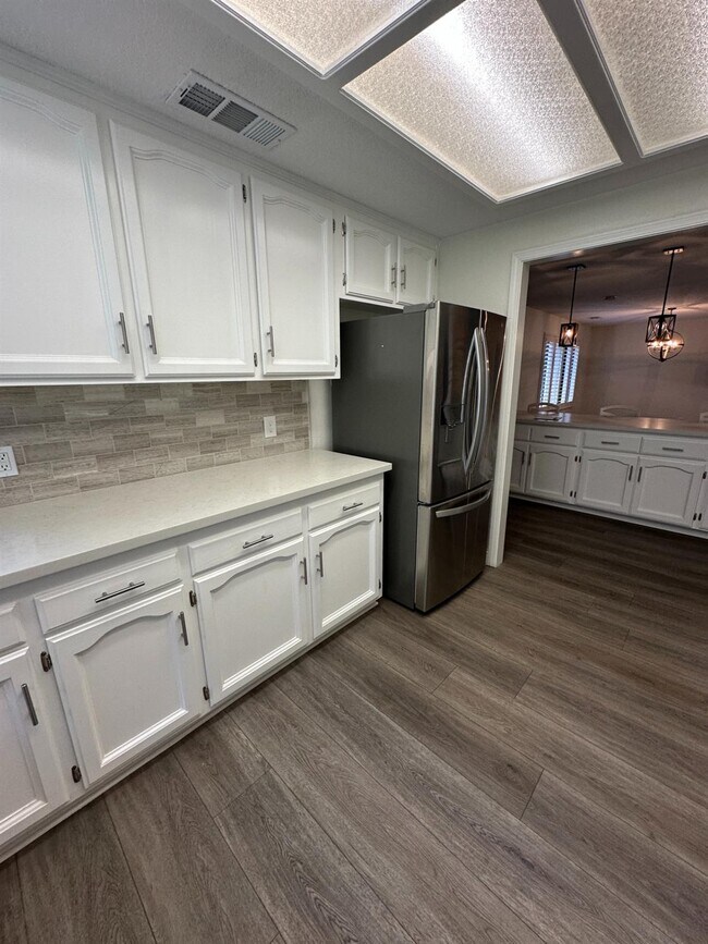 Building Photo - 6201 N West Ave