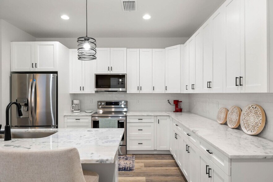 Building Photo - 1906 W Cherry St