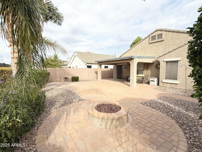 Building Photo - 605 E Nancy Ave