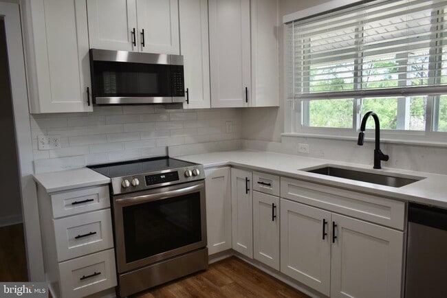 Building Photo - 4055 Ringwood Rd