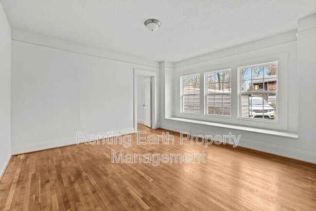 Building Photo - 2204 28th St N