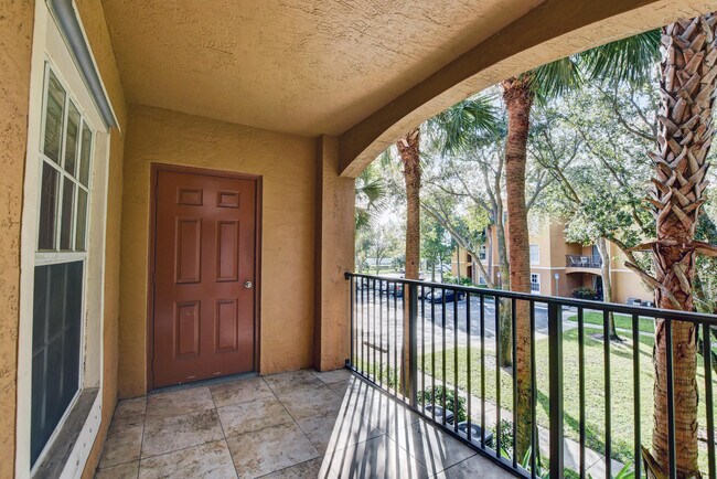 Building Photo - 5024 Lantana Rd