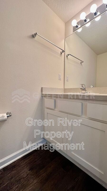 Building Photo - 294 Aralia Ln