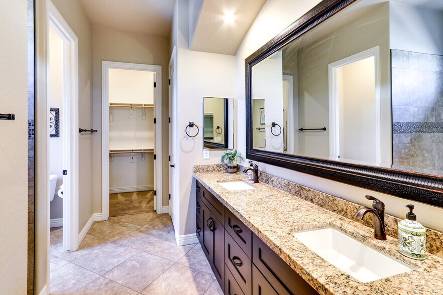 Building Photo - 2514 N Snead Dr