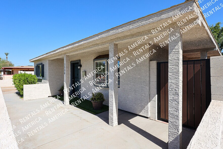 Building Photo - 1530 E Windsor Ave