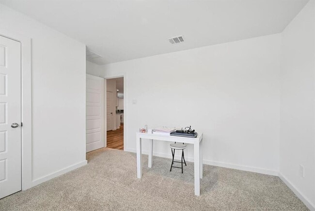 Building Photo - 1139 Hughes Crossing Dr