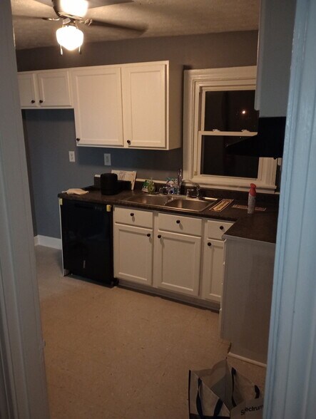 Kitchen - 3308 Kirby Ave