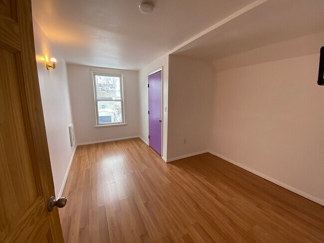 Building Photo - 76 19th St