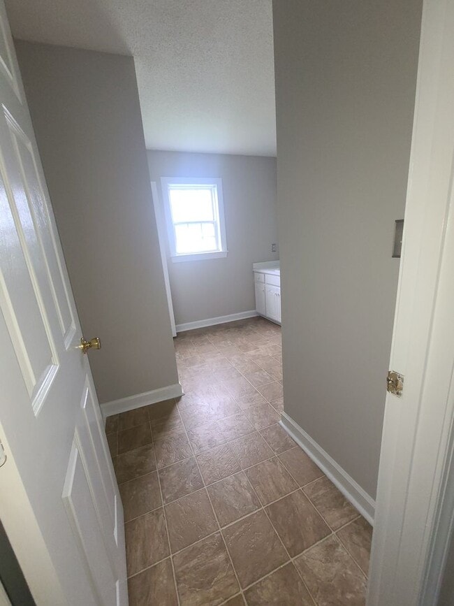 Building Photo - 110 Cambridge Dr