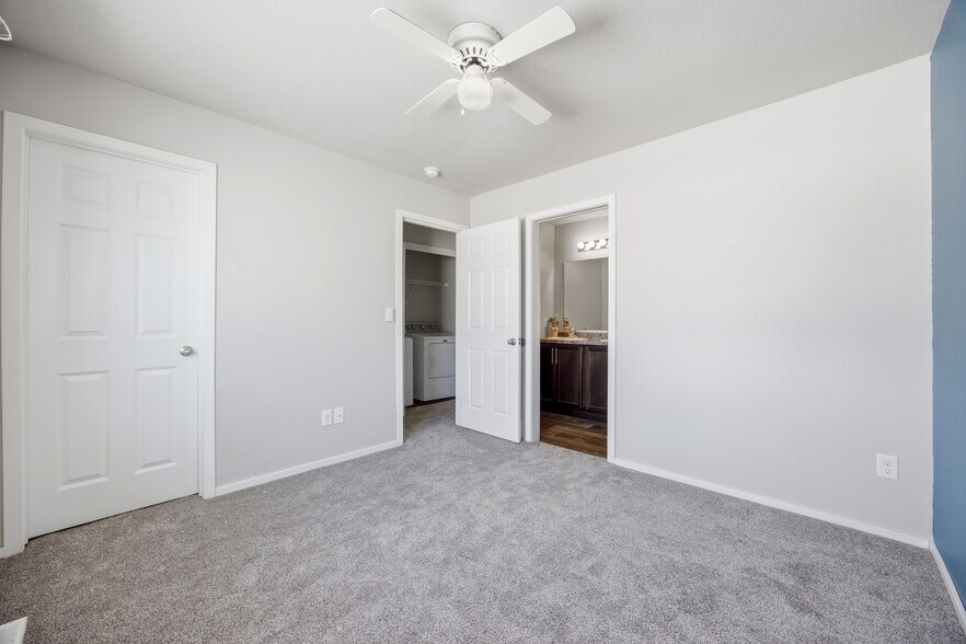 Building Photo - 4304 Estate Dr S