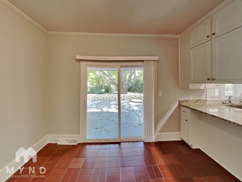 Building Photo - 127 Forest Hills Dr