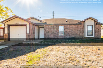 Building Photo - 3 Bedroom 2 Bath Home Available NOW