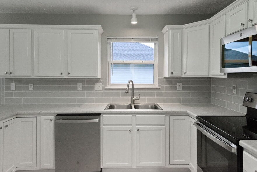 Building Photo - 504 Marquis Cir