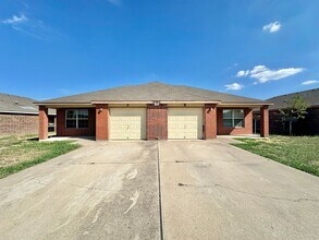 Building Photo - 5302 Lauren Lea Dr