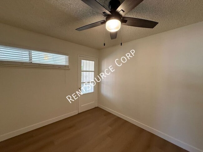 Building Photo - 1149 W Ave H-11