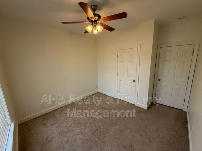 Building Photo - 713 Trail's End Dr