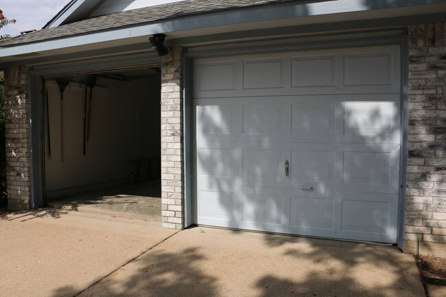 Building Photo - 4658 Essex Dr