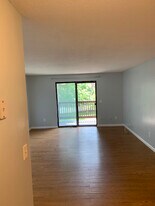 Building Photo - 18 Surrey Dr