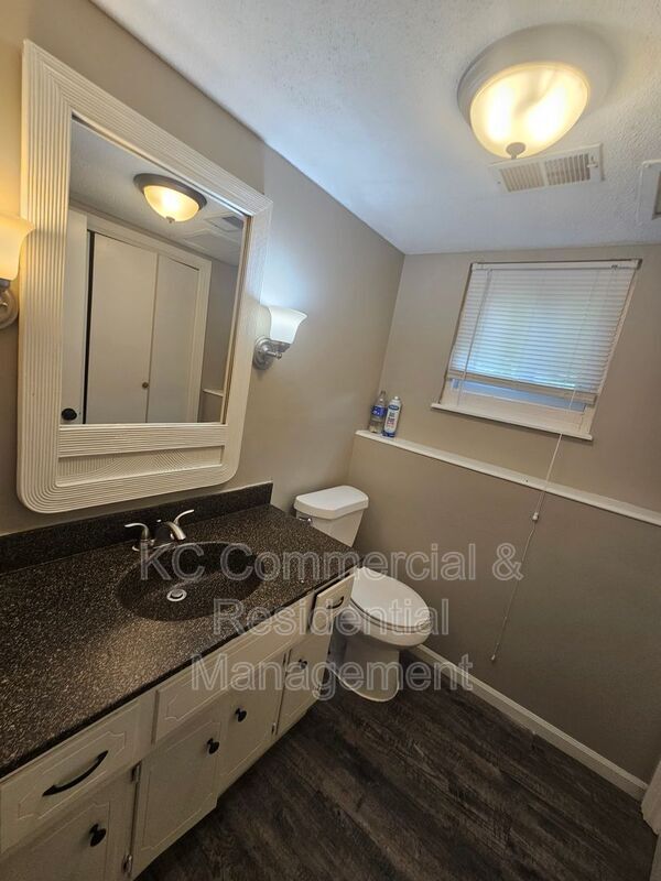 Building Photo - 10013 N Harrison Dr