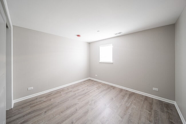 Building Photo - 5 S Virginia Rd