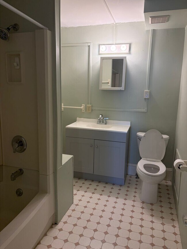 Building Photo - 49 N Main St