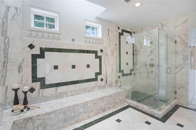 Building Photo - 4403 Monserrate St