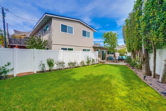 Building Photo - 12042 Sylvester St