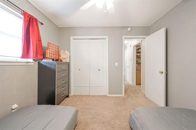 Building Photo - 1621 Kavel Dr