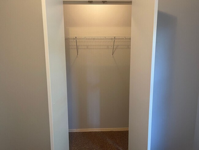 Building Photo - Beautiful 3 bedroom 2 bath in great location.