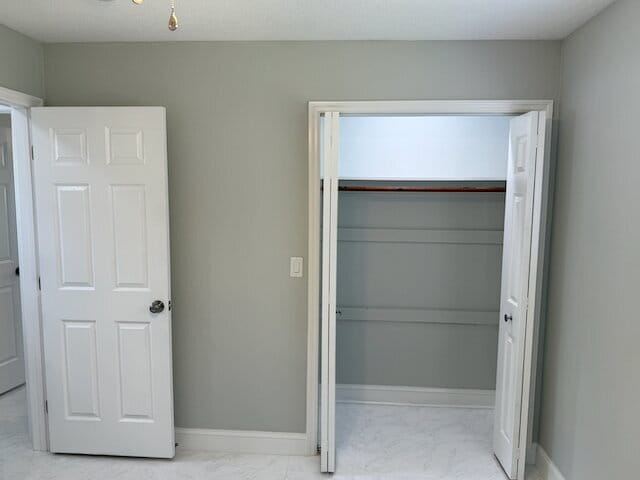 Building Photo - Remodeled Pool Home Located in the Very Desirable Bay Crest Park Waterfront Community