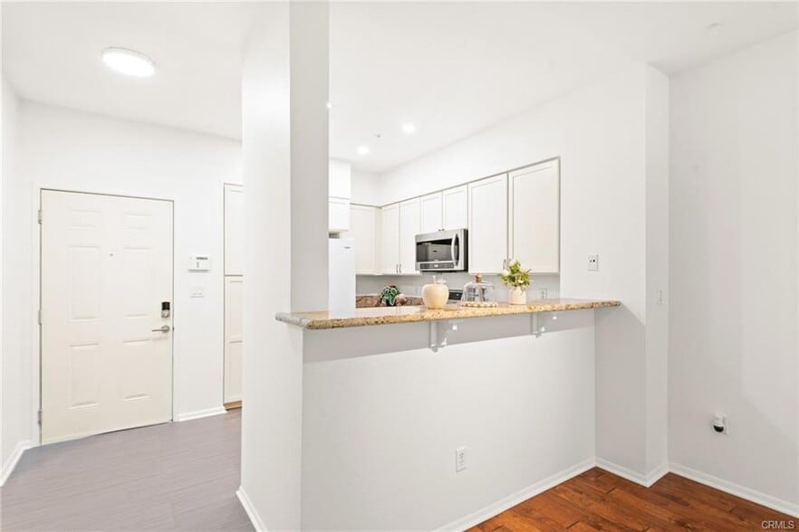 Building Photo - 6400 Crescent Park E