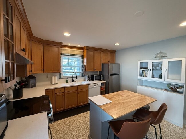 Building Photo - Fantastic Home Near Three Chopt and Patterson Available in January