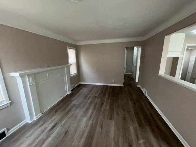 Building Photo - Three Bedroom Bungalow Ready for You