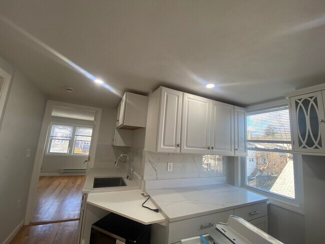 Building Photo - 48 Moulton Rd