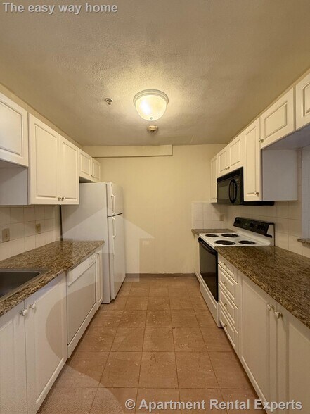 Building Photo - 373 Highland Ave